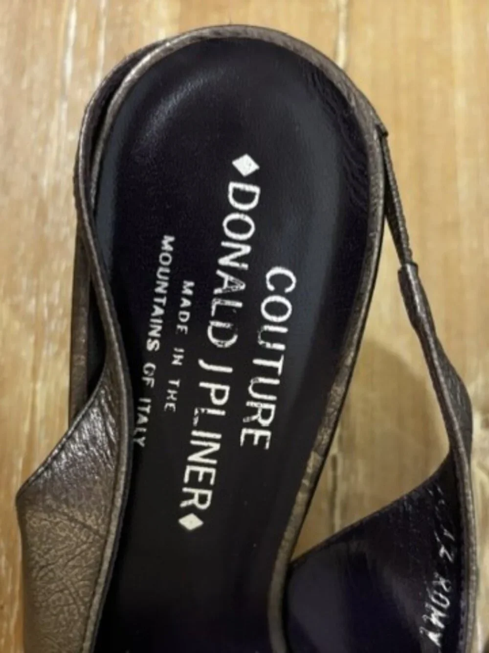 Donald J. Pliner Romy Metallic Leather Slingback Heels Size 9M Made Italy